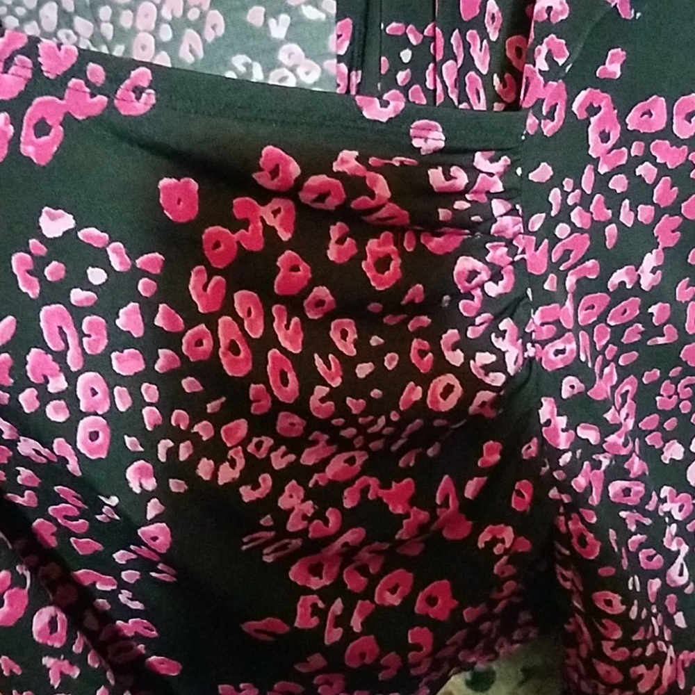 Jennifer Lopez Pink Animal Mock Wrap 3/4 Sleeve - Picture 5 of 5